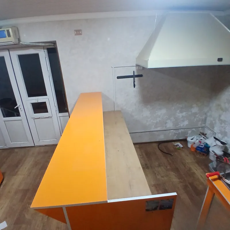 Bar uchun stol. Kichik kafe uchun stol-stul 3 komplekt. Arzon Srochna. 5 Bar uchun stol. Kichik kafe uchun stol-stul 3 komplekt. Arzon Srochna. 5
