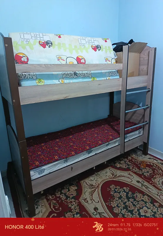 Bolalar kravati.Holati yaxwi,deyarli yotilmagan