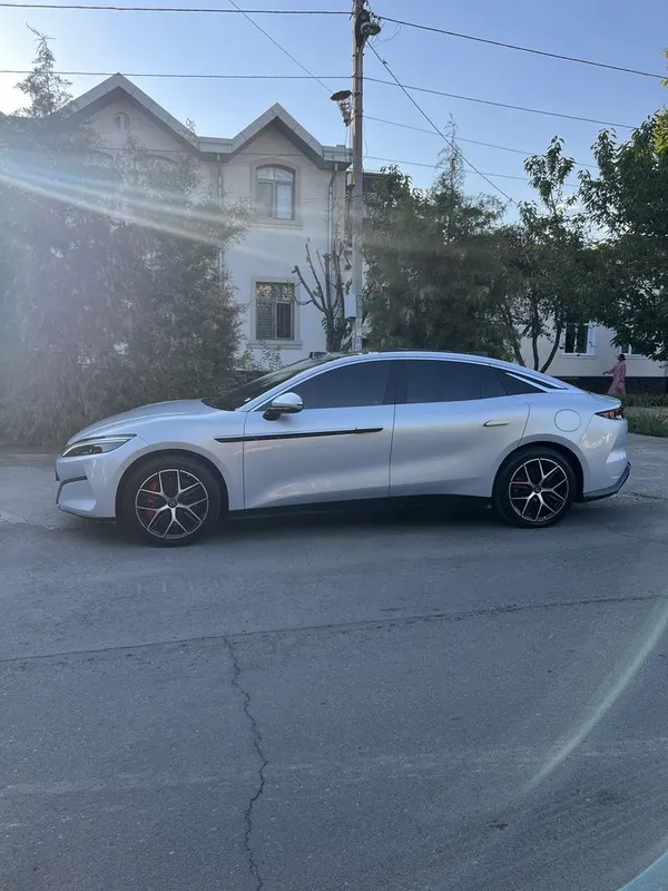 Byd Han L 2025 йил 100 га 2.7 секунд 2 Byd Han L 2025 йил 100 га 2.7 секунд 2