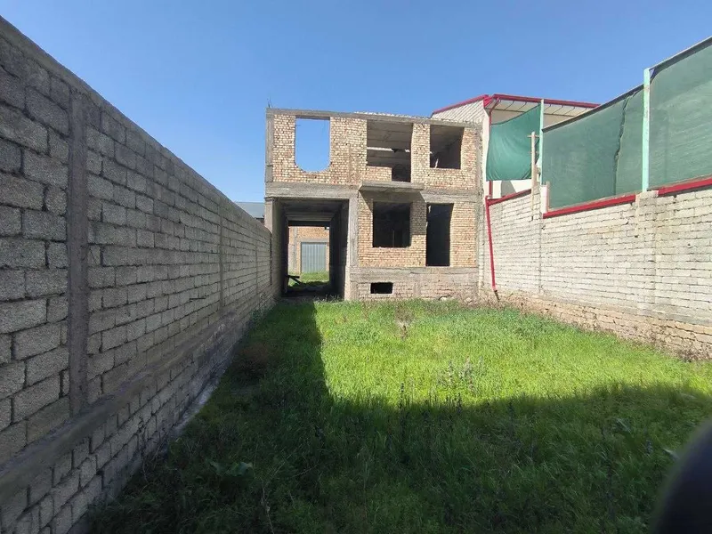SOTILADI 2 qavat korobka hovli 2.6 sotix Xonobod. Mo'ljal 352 maktab — фото 2