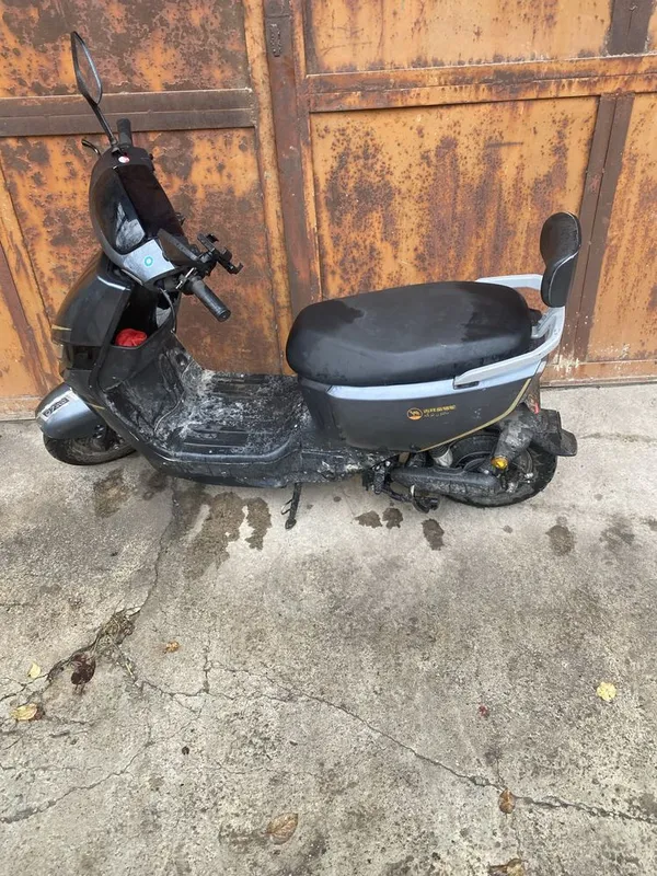 skuter sotiladi aybi yoq yurishi chotki 4 skuter sotiladi aybi yoq yurishi chotki 4