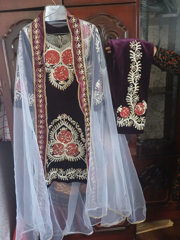 kelin libosi sotiladi