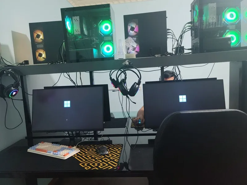 Game kompyuterlar 4 ta + mebel