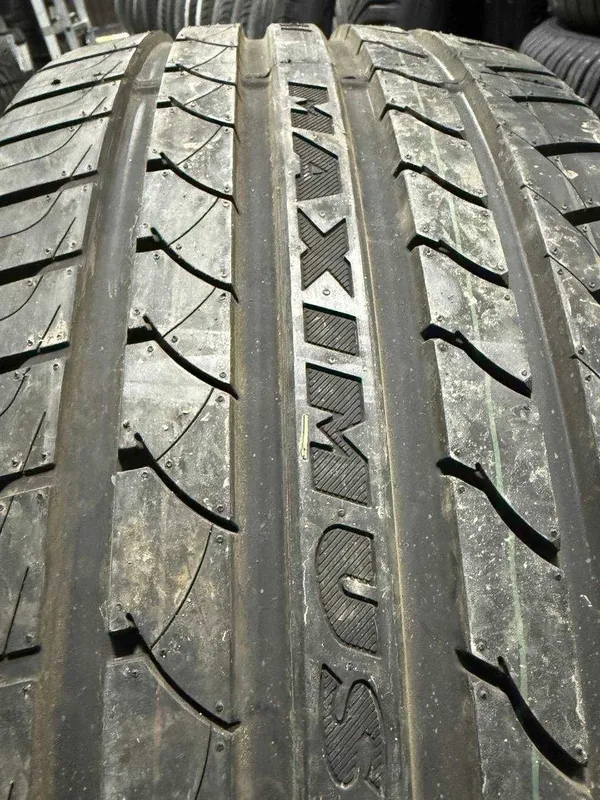 Maxtrek Maximus M1 245/40R20 2