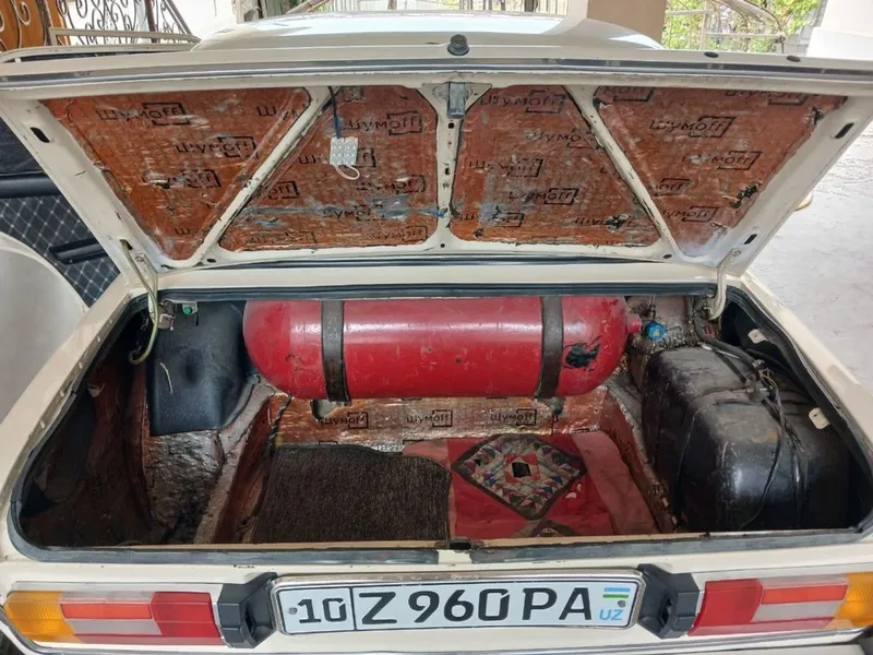 Vaz 2106 sotiladi. 8