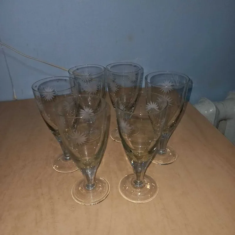 Продам рюмки 6 штук, набор, один с позолотой, другой с рисунком. — фото 3