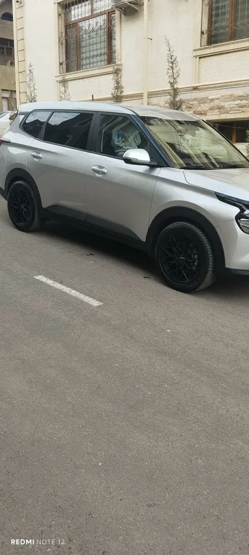 Kia carensa 2025 2 poʻzitsiya boshiga 10.000 $ bersa qoganini kelisham