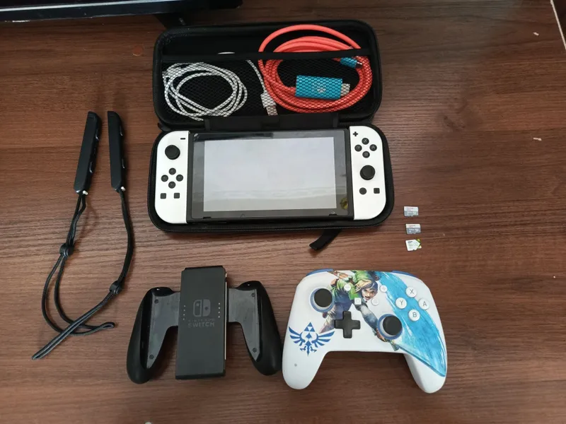 Nintendo Switch V2 +3 fleshka +oʻyinlar+garantiya