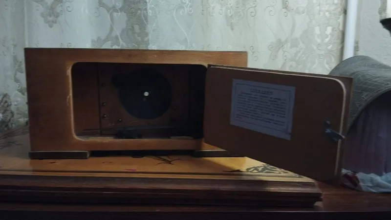 Продам часы настольные Владимир. В разобранном состоянии. 2 Продам часы настольные Владимир. В разобранном состоянии. 2