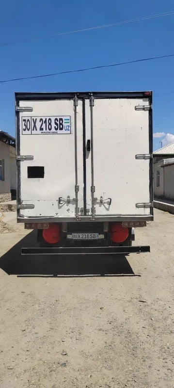 Yuk mashinasi xolati yaxshi 4