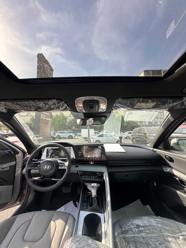 2026 Hyundai Elantra Exclusive — фото 2