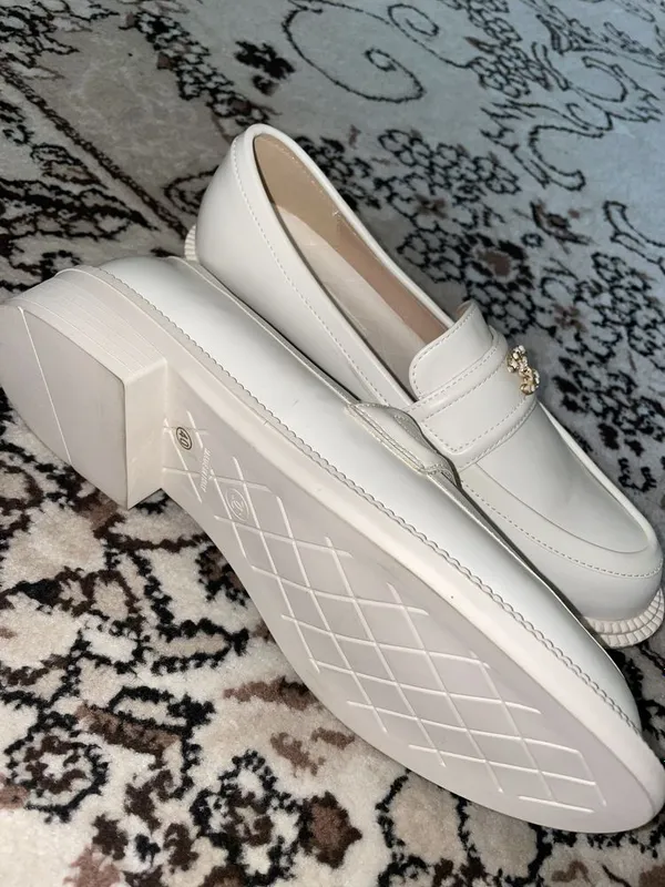 Новые женские туфли