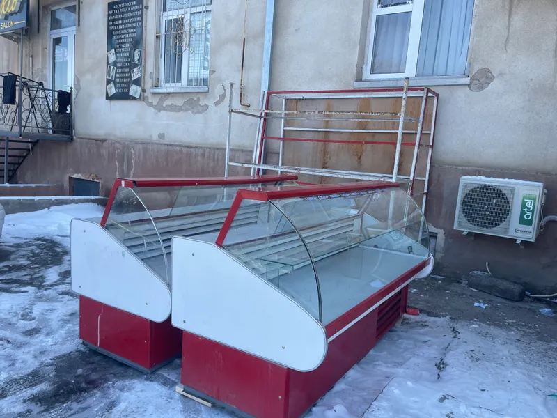 Комплект мебели и холодильник 2