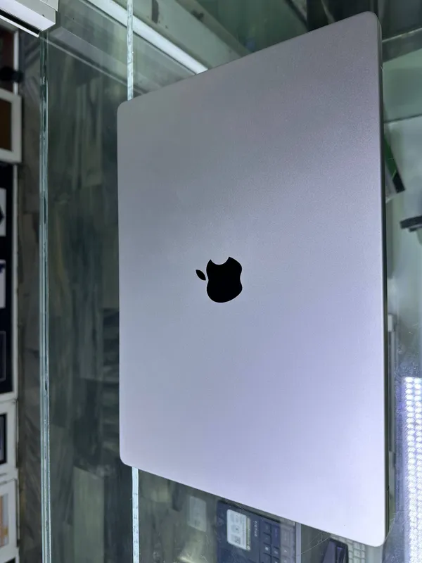 MacBook Pro (2021) 4