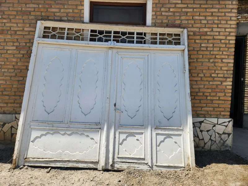Yoğoch darvoza 3.20×3m ,derazalar ,eshiklar sotiladi 1 Yoğoch darvoza 3.20×3m ,derazalar ,eshiklar sotiladi 1