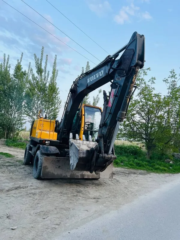 Ekskavator Volvo 130