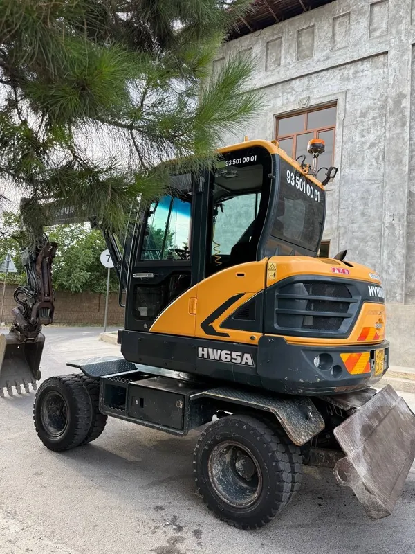 Hyundai 65A . 3 Hyundai 65A . 3