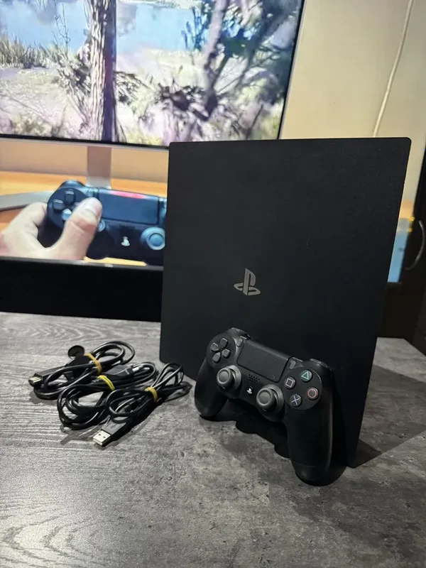 PlayStation 4Pro в отличном состоянии! — фото 1