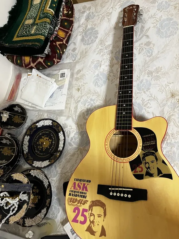 Agustik gitara sotiladi 1 Agustik gitara sotiladi 1