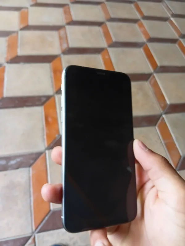iphone x sotiladi aybi ekran qorayib qogan — фото 1