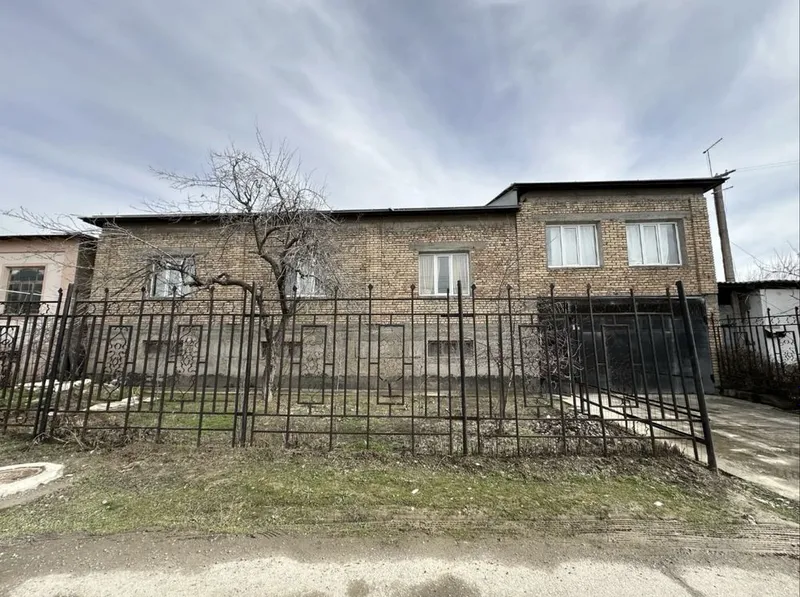 Hovli sotiladi, boshlangich 250.000, Yuqori chirchiq tumani 1 Hovli sotiladi, boshlangich 250.000, Yuqori chirchiq tumani 1