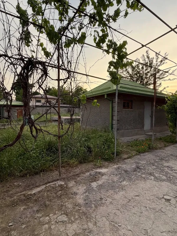 продается 2ух эт.дом,4ком.,12сот.Олмаз махаля 2