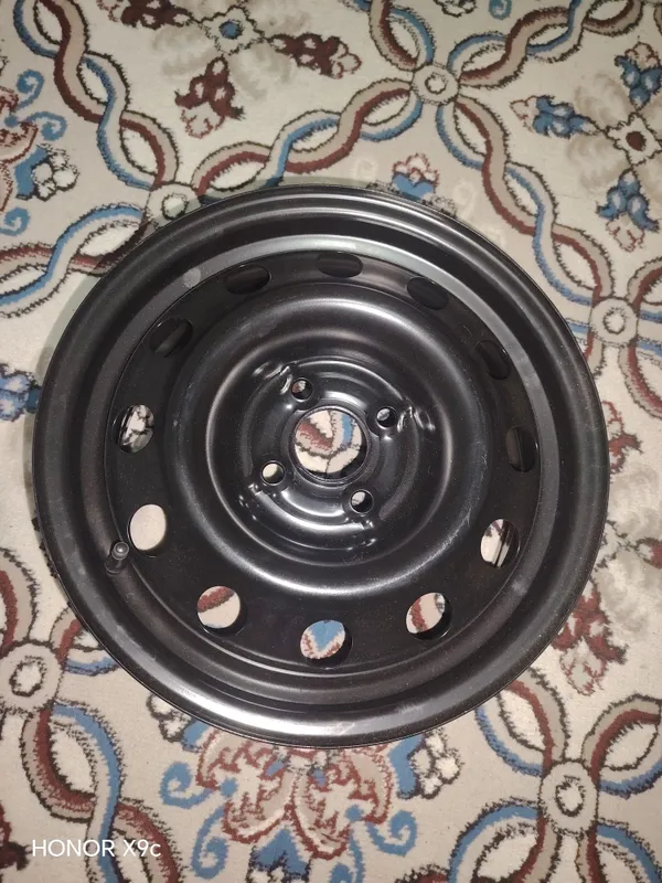 Yangi sotiladi narx 1.300 kelwladi