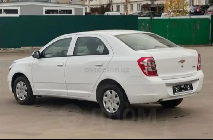 Cobalt 2 - pozitsiyasi rangi oq holati aʼlo 3
