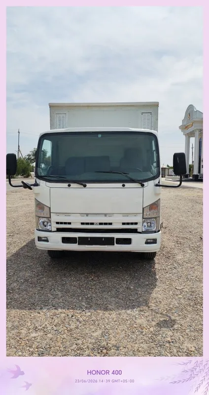 Isuzi avtobusda yig'ilgan 1