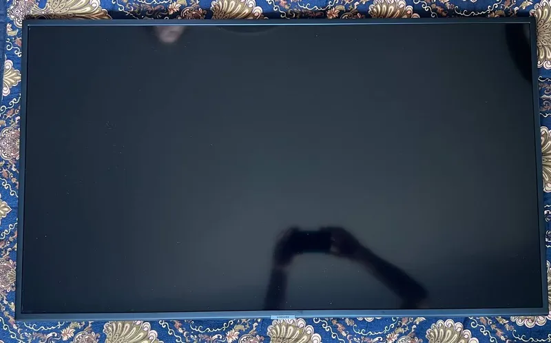 Samsung 43" 4K Smart TV — на запчасти — фото 1