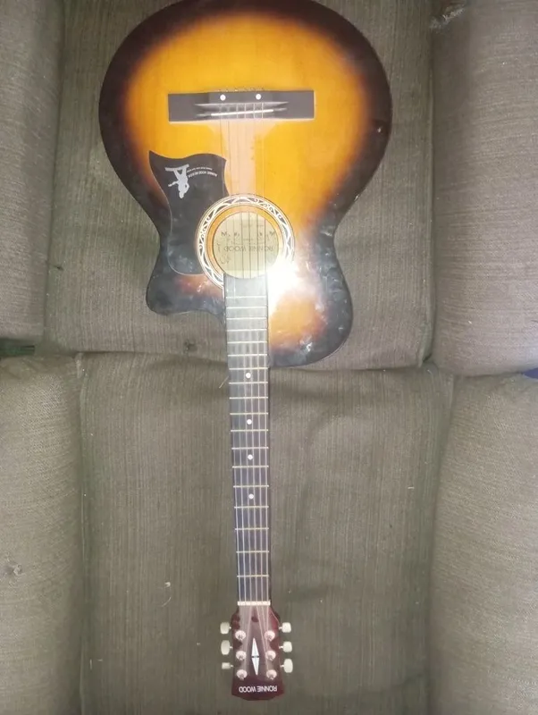 Gitara sotiladi oʻlchami 38