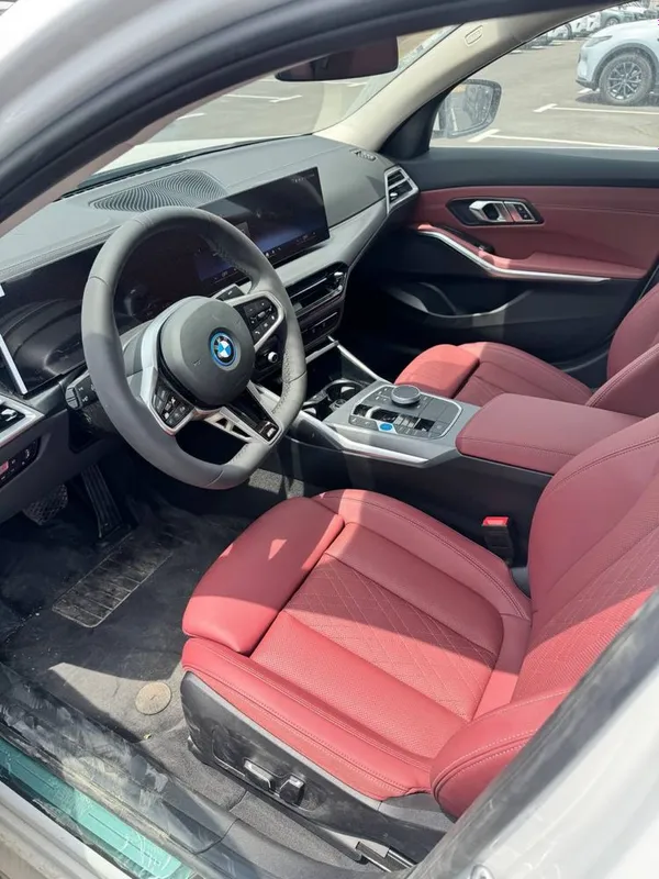 BMW I3 35L 2025 yil nomer olingan natarus — фото 5
