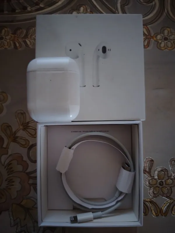 Наушники AirPods
