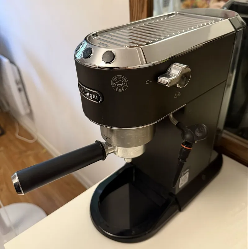 Рожковая кофеварка De’Longhi Dedica Style EC685.M. — фото 2