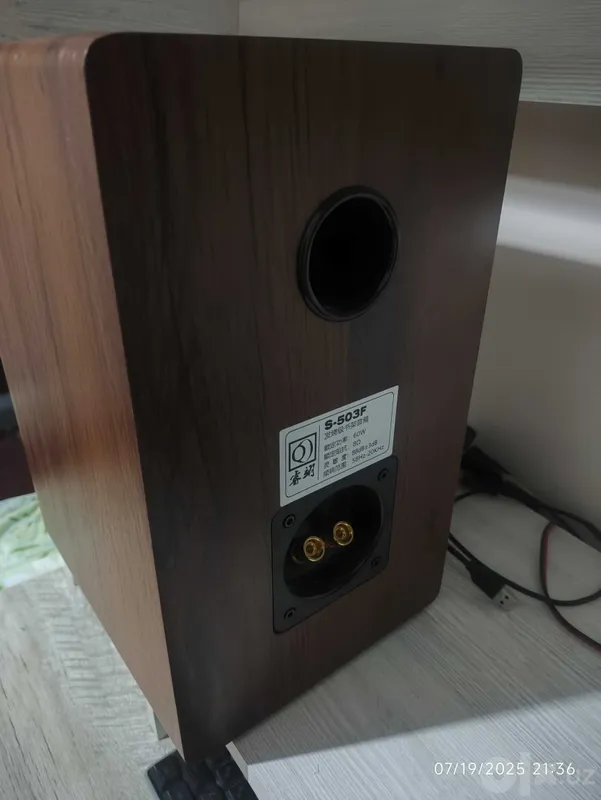 Комплект 2x полосной акустической системы класса Hi-Fi 8 Комплект 2x полосной акустической системы класса Hi-Fi 8