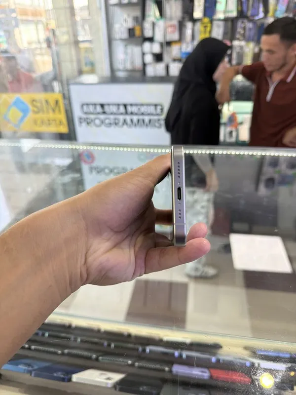 Iphone 15 pro 128Gb 81% 6