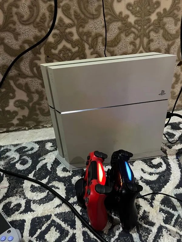 Playstation 4 в отличном состоянии