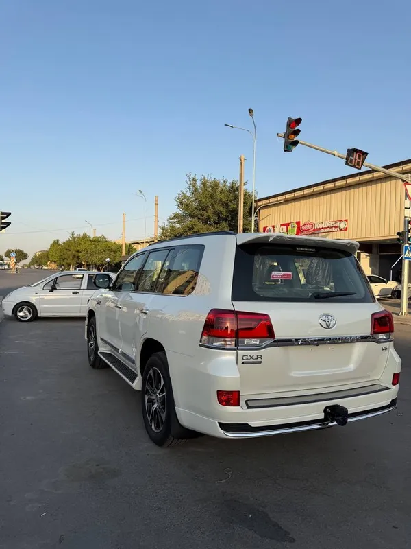 Toyota Land Cruiser 200 6 Toyota Land Cruiser 200 6