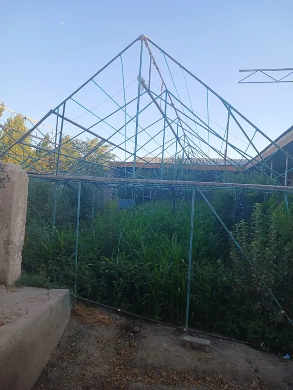 Issiqxona Tayyor halotda sotiladi 2.20 sotix 2ki qavatli selafan uchu