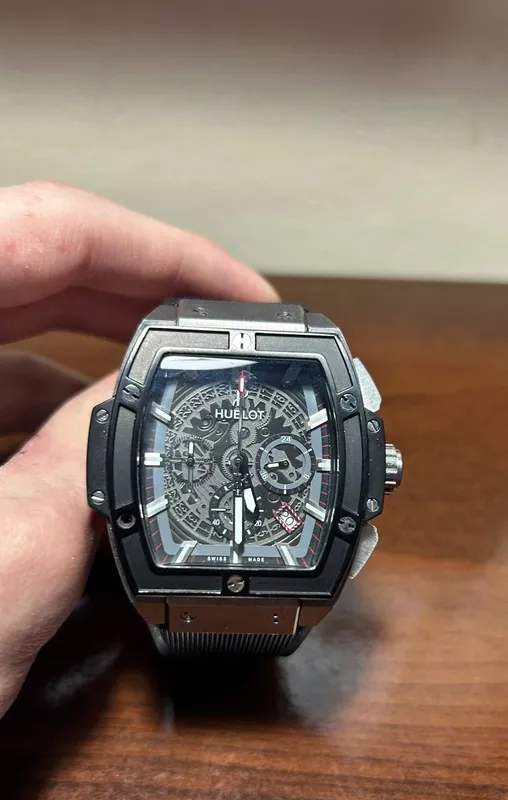 Hublot mexanik soat sotiladi 1 Hublot mexanik soat sotiladi 1