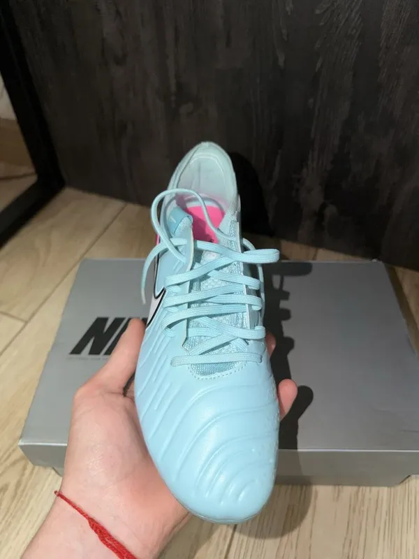 Продам новые оригинальные бутсы Nike Tienpo 43его размера 2 Продам новые оригинальные бутсы Nike Tienpo 43его размера 2