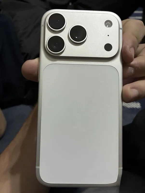 iPhone 17 Pro в корпусе 14 Pro 1 iPhone 17 Pro в корпусе 14 Pro 1