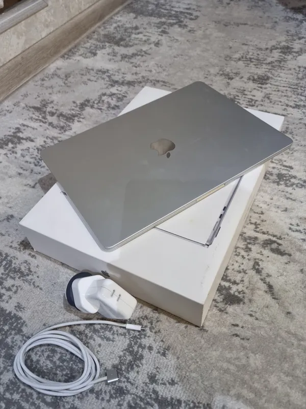 MacBook Air M3 15.3 1