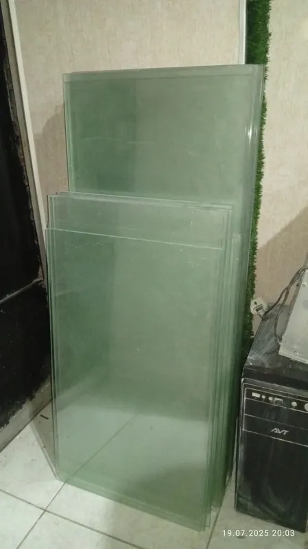 Полки из каленого стекла
