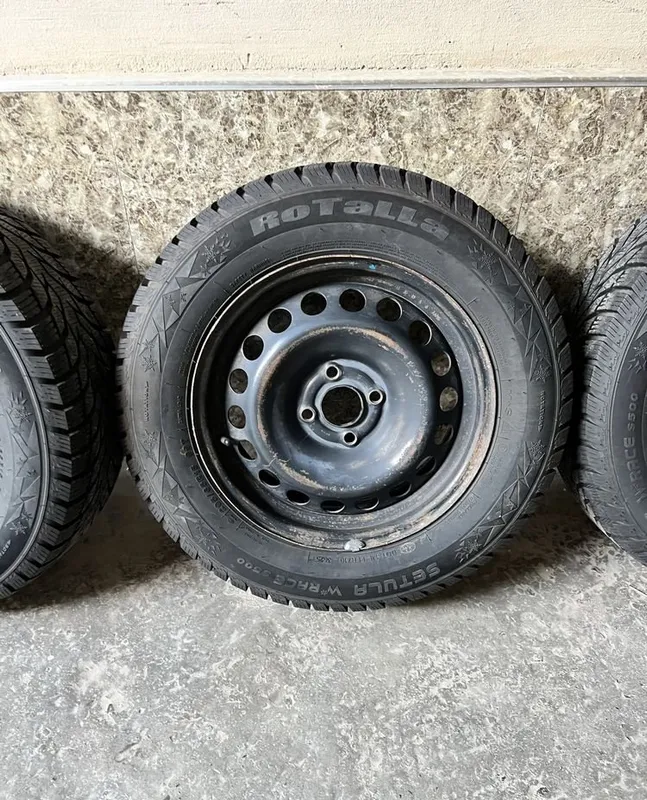 Зимние шины Rotalla, новые, использовались 1 неделю, 205/65/R15 3 Зимние шины Rotalla, новые, использовались 1 неделю, 205/65/R15 3