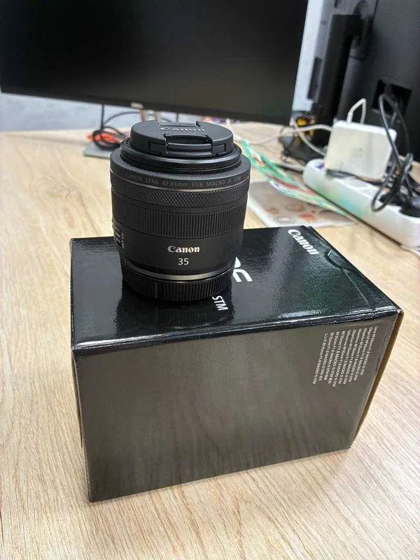 Canon RF 35 mm 1.8 macro