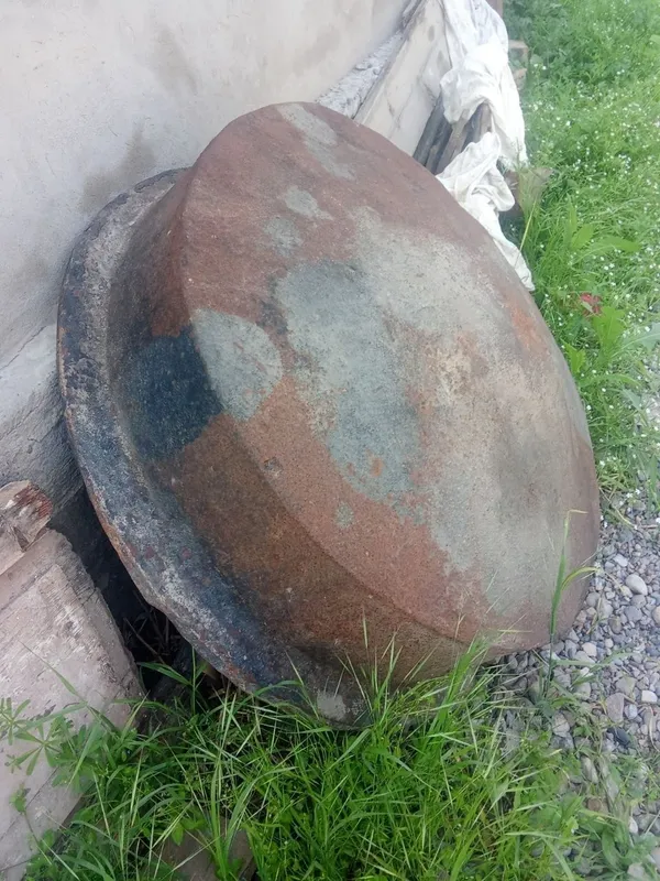 Chugun qozini sotiladi