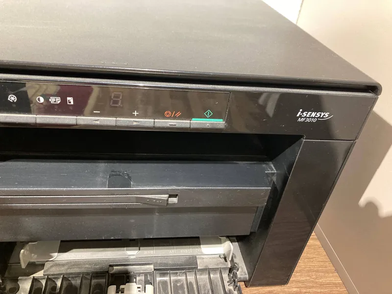 Canon i-SENSYS MF3010 3 в 1 1