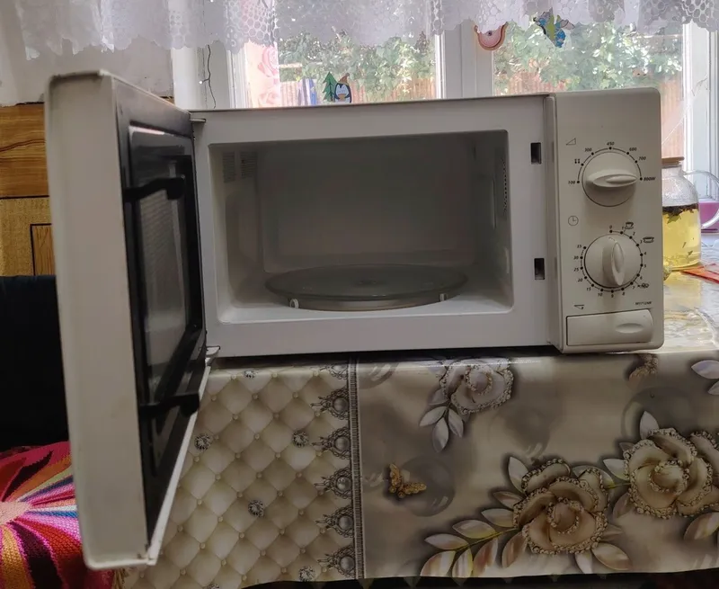 Продам микроволновку Samsung 2 Продам микроволновку Samsung 2