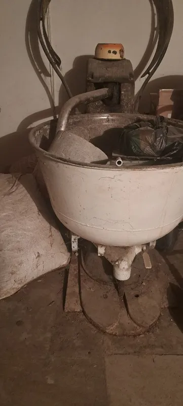 Продам тестомес. 1 Продам тестомес. 1